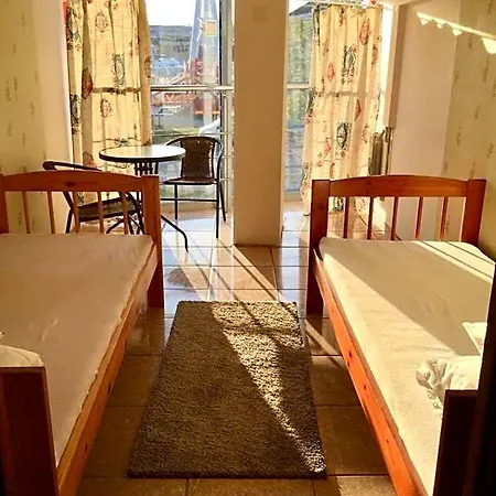 Harbour Hub Hostel *