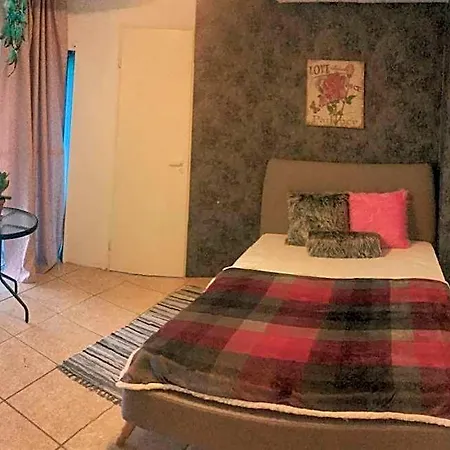 Harbour Hub Hostel *