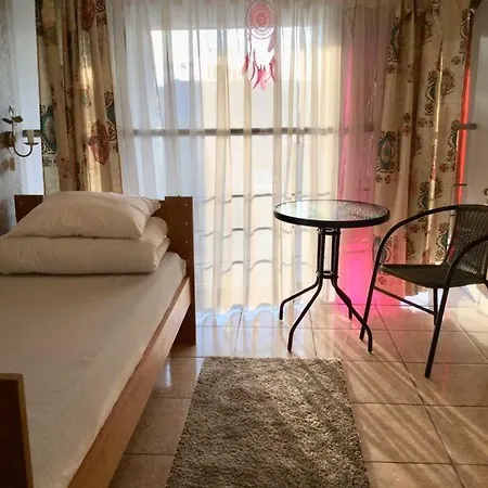 Harbour Hub Hostal